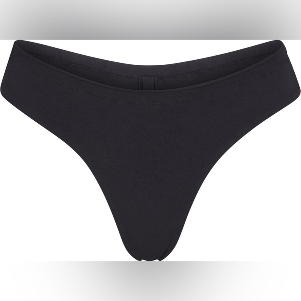 Skims raw edge thong
